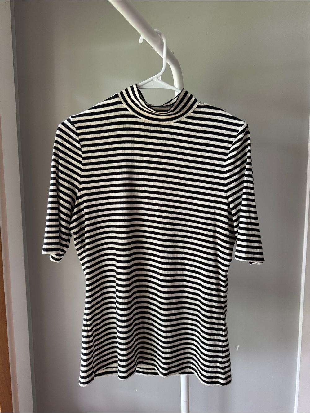 Banana Republic Black & White Striped Ribbed Top